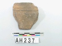 藏品(灰褐色粗砂陶)的圖片